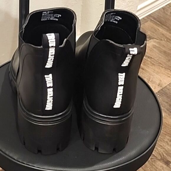 True Religion Slip-On Logo Ankle Lug Boots - Picture 5 of 6